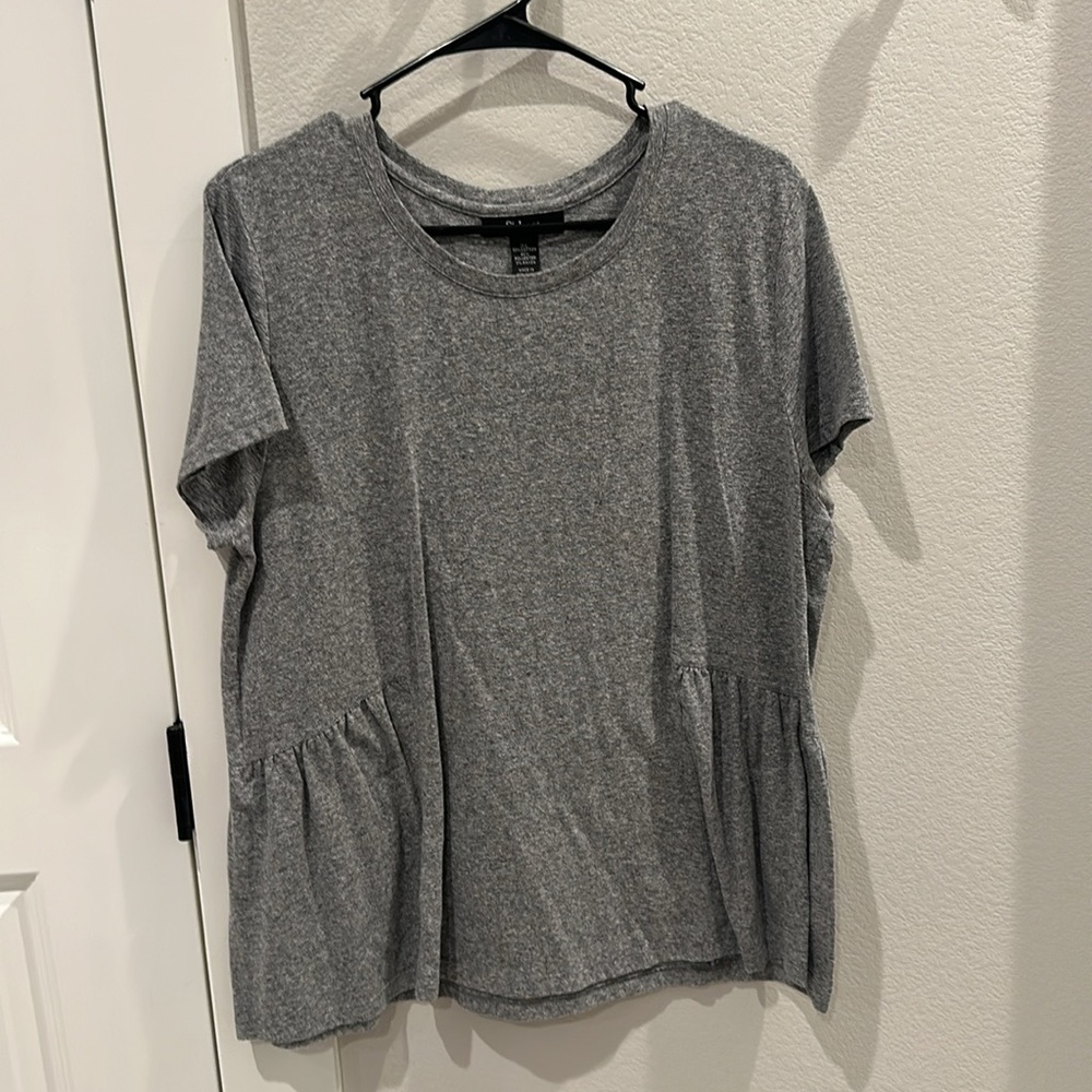 EUC Macy’s Style & Co Brand Short Sleeve Solid Gray Ruffle Shirt Top Blouse Tee